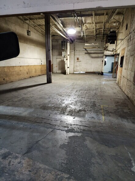 More Photos Of 712 Industrial Ln, Oneida Distribution For Sale