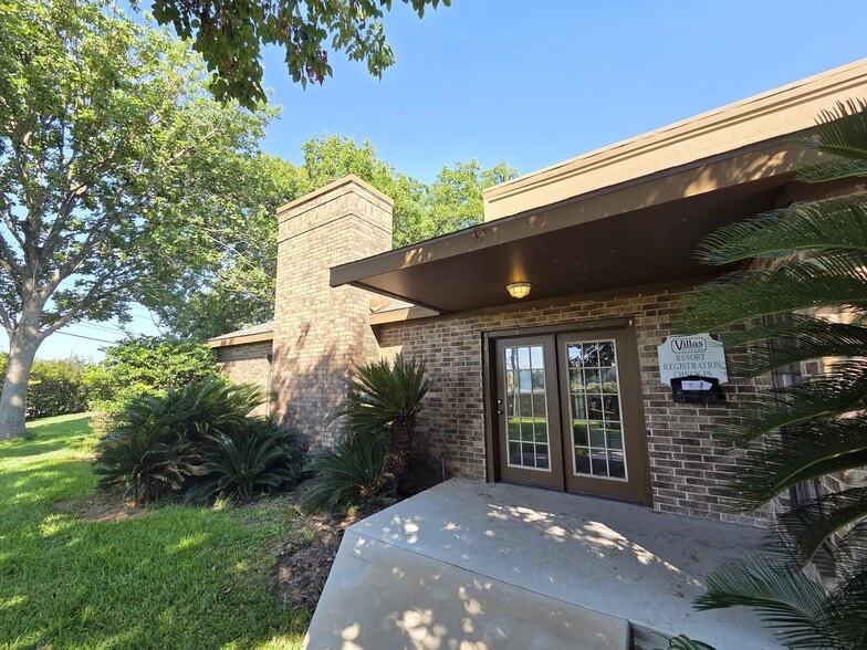 More Photos Of 17578 Highway 105, Montgomery Hotel For Sale