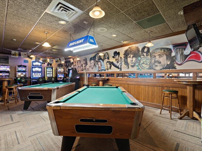 More Photos Of 2105 1st Ave, Rock Falls Hotel For Sale