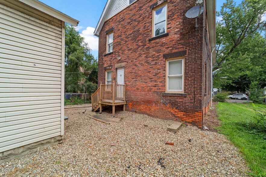 More Photos Of 1386 E 43rd St, Cleveland Specialty For Sale