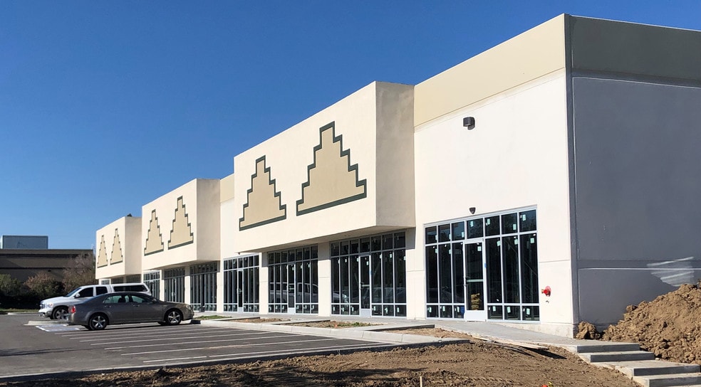 Primary Photo Of 16404-16494 E 2nd Ave, Aurora Light Distribution For Lease