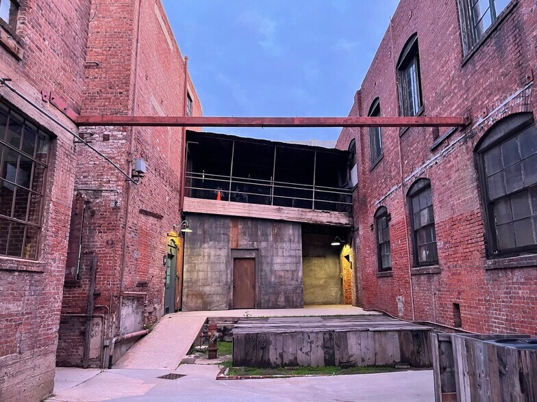 More Photos Of 2626 Lacy St, Los Angeles Warehouse For Sale