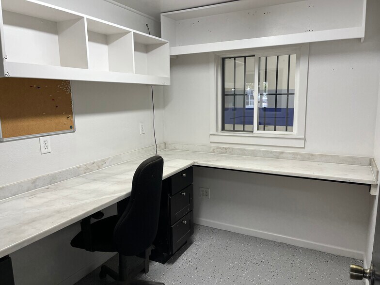 More Photos Of 477 Roland Way, Oakland Warehouse For Lease