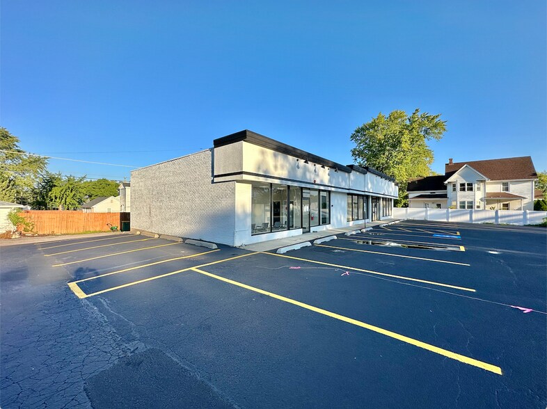 More Photos Of 814-816 State St, Lemont Freestanding For Lease