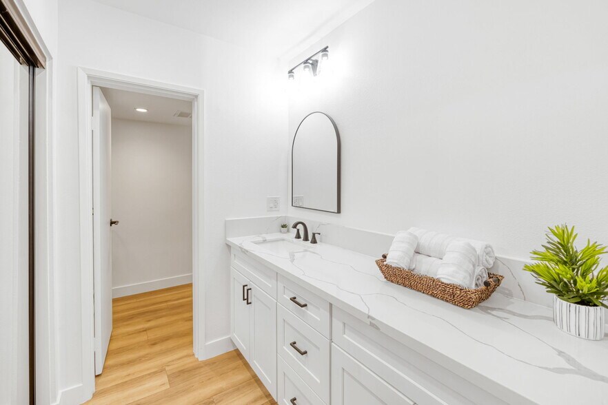 More Photos Of 74380 El Camino, Palm Desert Apartments For Sale