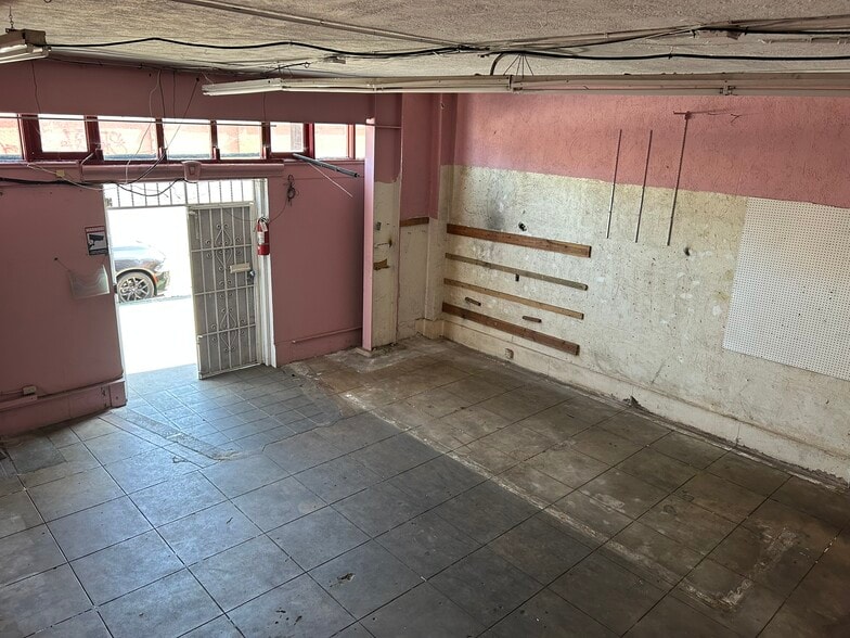 More Photos Of 1856 W Washington Blvd, Los Angeles General Retail For Sale