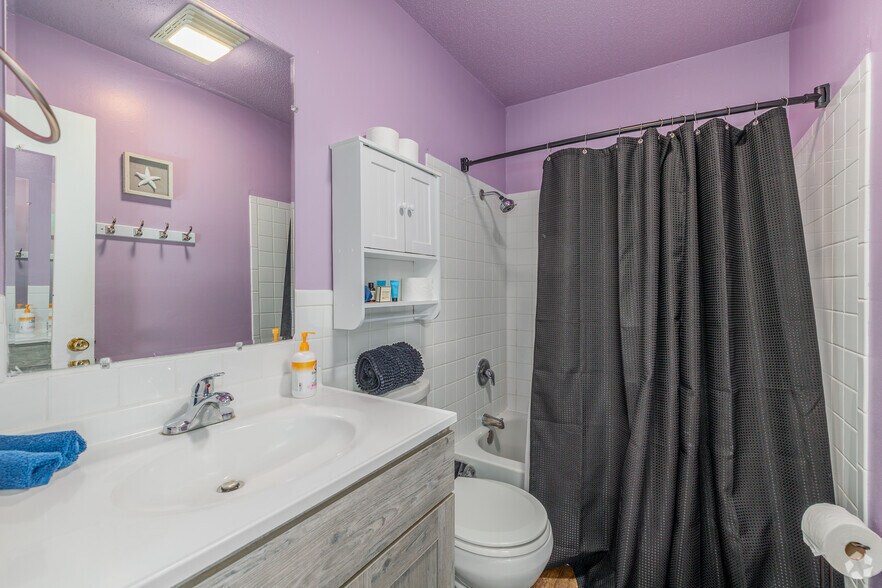 More Photos Of 1062 Susan Rd, Lake Ozark Hotel For Sale