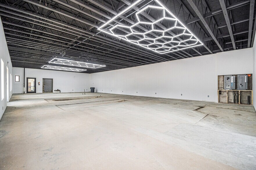 More Photos Of 3525 N 90th St, Omaha Freestanding For Sale