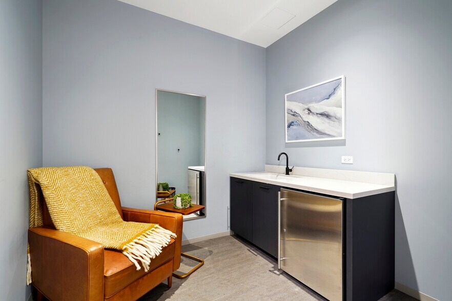 More Photos Of 227 W Monroe St, Chicago Office For Lease