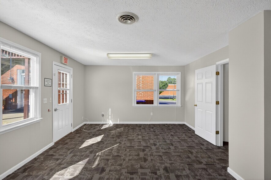 More Photos Of 114 Lexington Tpke, Amherst Medical For Lease