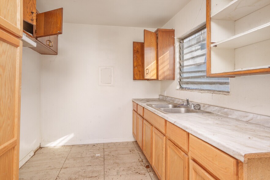 More Photos Of 406 S St Andrews Pl, Los Angeles Apartments For Sale