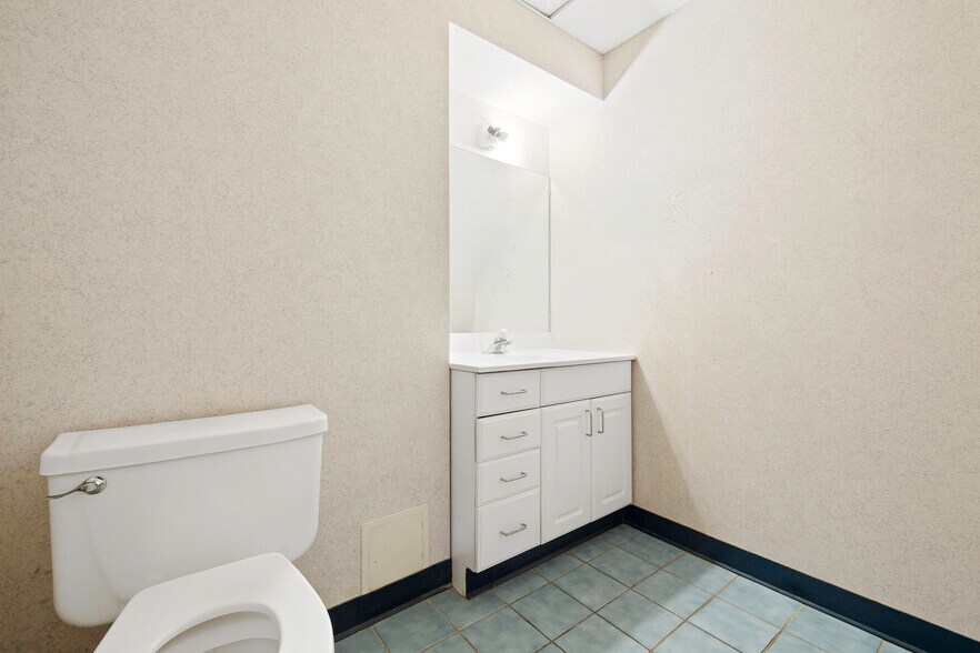 More Photos Of 3715 Main St, Bridgeport Medical For Lease