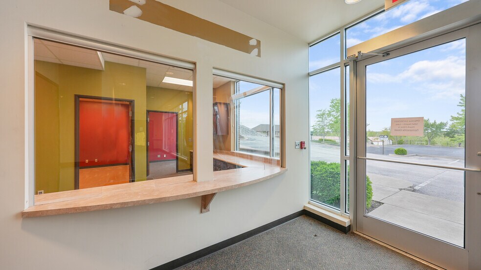 More Photos Of 2265 Bagnell Dam Blvd, Lake Ozark Office For Sale