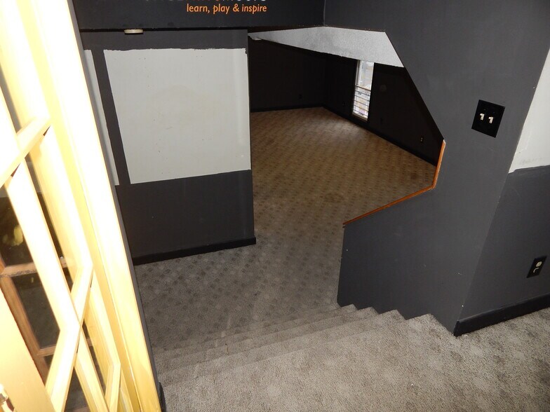 More Photos Of 83 Main St, Deep River General Retail For Lease