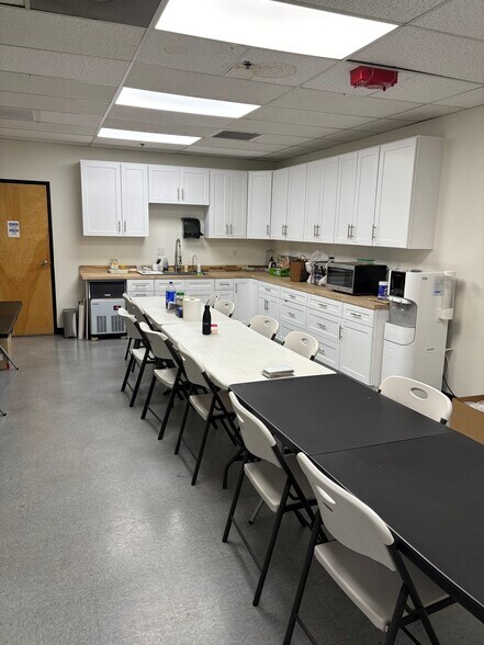 More Photos Of 11149 Arrow Route, Rancho Cucamonga Showroom For Lease