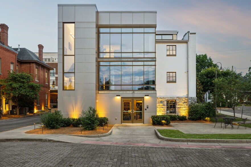 More Photos Of 112 Bridge St, Franklin Office For Sale