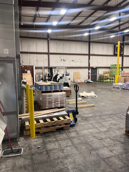 More Photos Of 2801 McKinley Ave, Fort Smith Warehouse For Lease