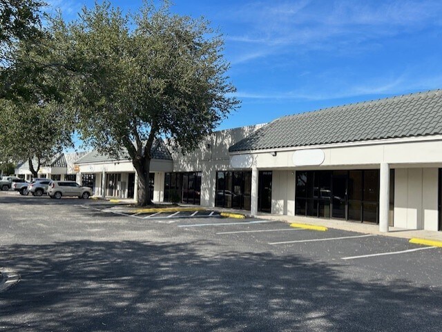 More Photos Of 3725-3791 Silver Star Rd, Orlando Showroom For Lease