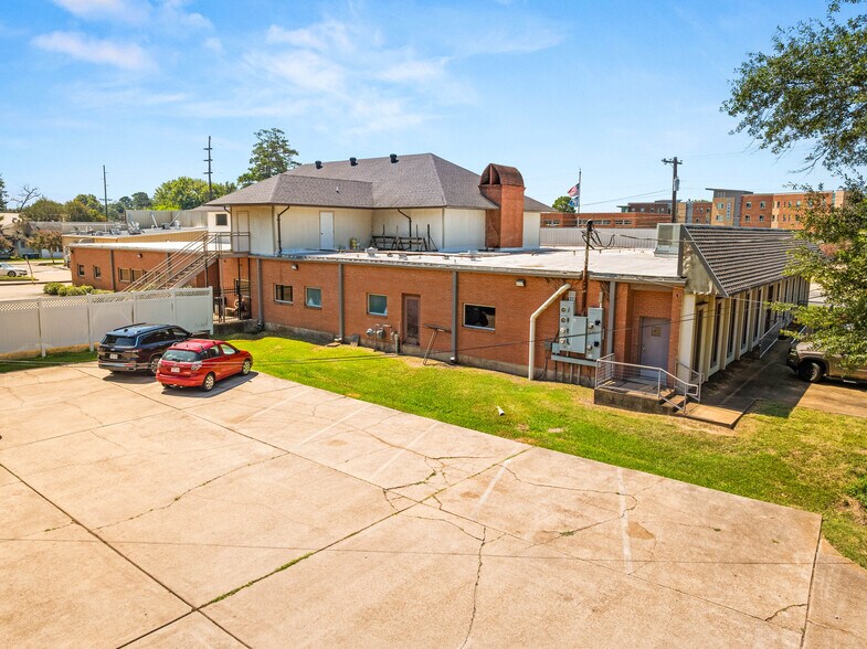 More Photos Of 816 University Pky, Natchitoches Office For Sale