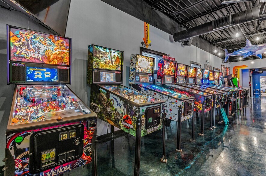 More Photos Of 622 SE Frank Phillips Blvd, Bartlesville General Retail For Sale