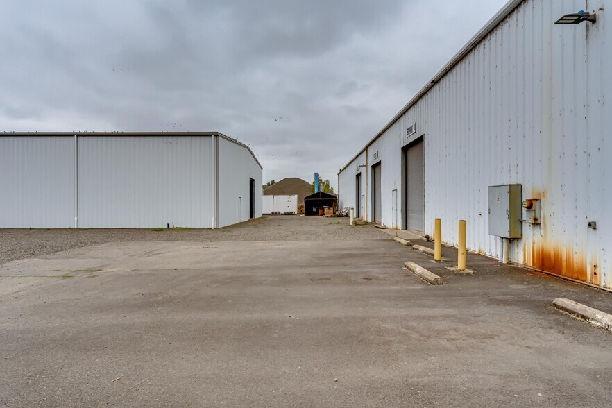 More Photos Of 810 S 2nd St, Harrisburg Warehouse For Lease