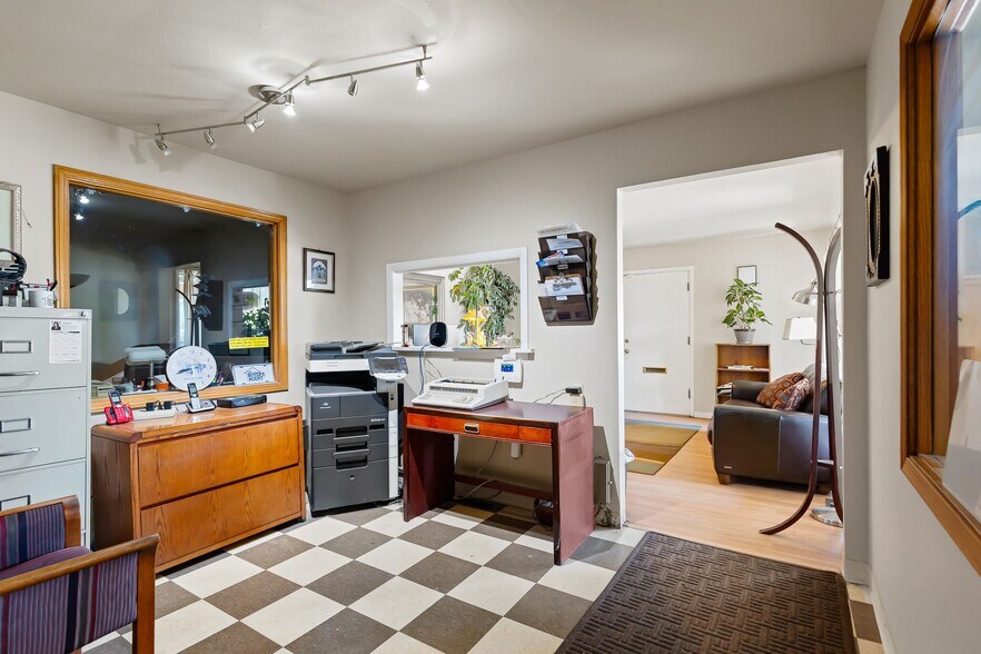 More Photos Of 216 N 40th Ave, Yakima Freestanding For Lease