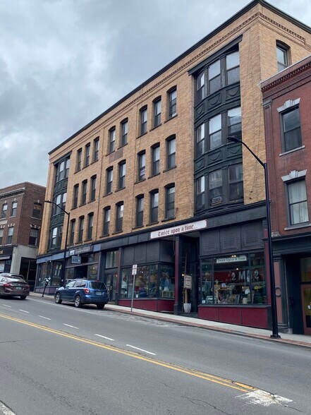 Primary Photo Of 73 Main St, Brattleboro Flex For Sale