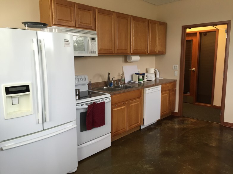 More Photos Of 8871 Ridgeline Blvd, Highlands Ranch Office For Lease