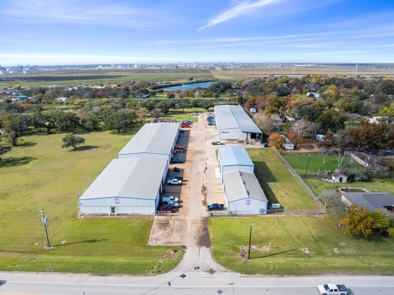 More Photos Of 2811 Fm 523 Rd, Freeport Manufacturing For Sale