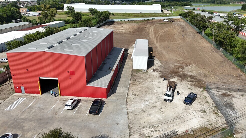 More Photos Of 8714 Galveston Rd, Houston Warehouse For Sale