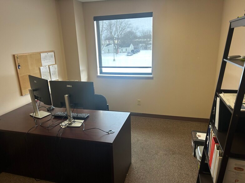 More Photos Of 1840 Commerce Dr, South Bend Warehouse For Lease