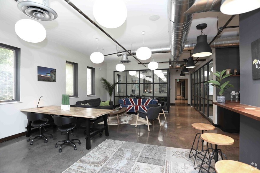 More Photos Of 880 Harrison St SE, Leesburg Coworking Space