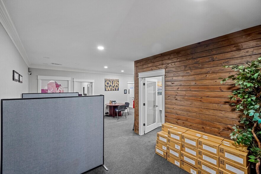 More Photos Of 4250 I-30 E, Rockwall Showroom For Sale