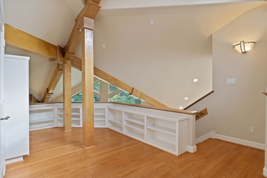 More Photos Of 16621 Hereford Dr, Tomball Flex For Sale