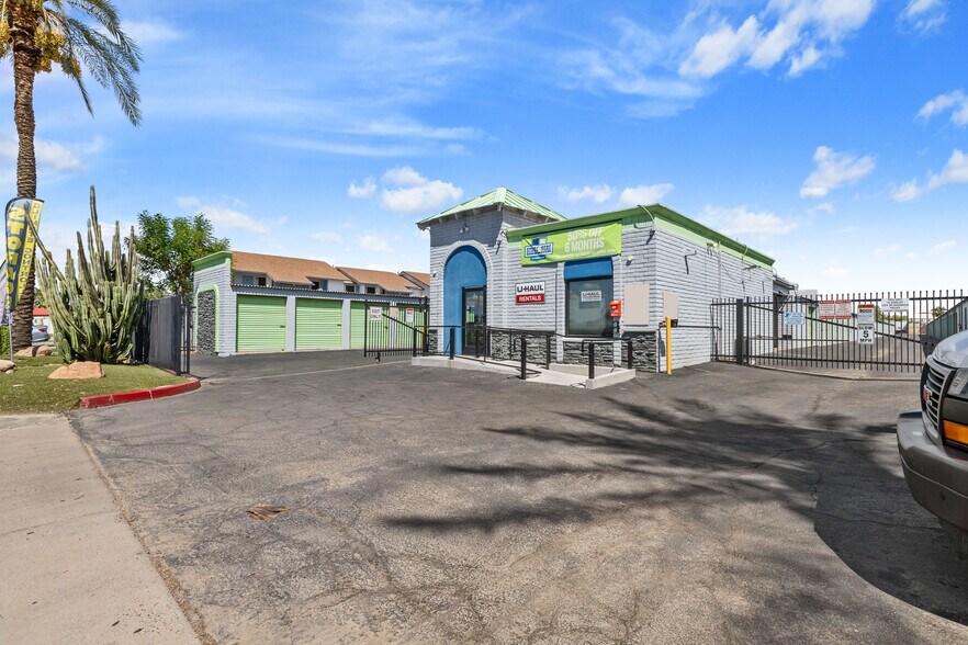 More Photos Of 6129 N 59th Ave, Glendale Self Storage For Sale