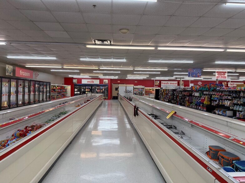 More Photos Of 3850 Holston Dr, Knoxville Supermarket For Lease