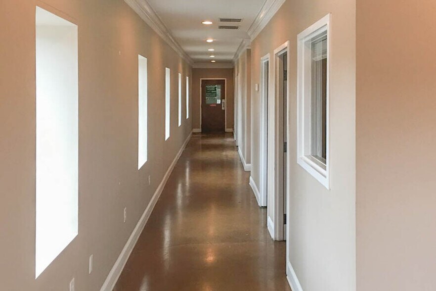 More Photos Of 380 Commerce Blvd, Athens Warehouse For Lease