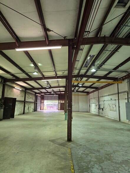More Photos Of 11918 Adel Rd, Houston Warehouse For Lease