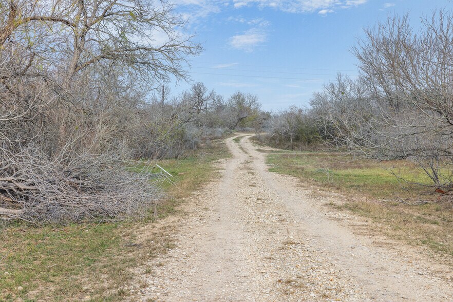 More Photos Of 1144 Treetop ln, Luling Land For Sale