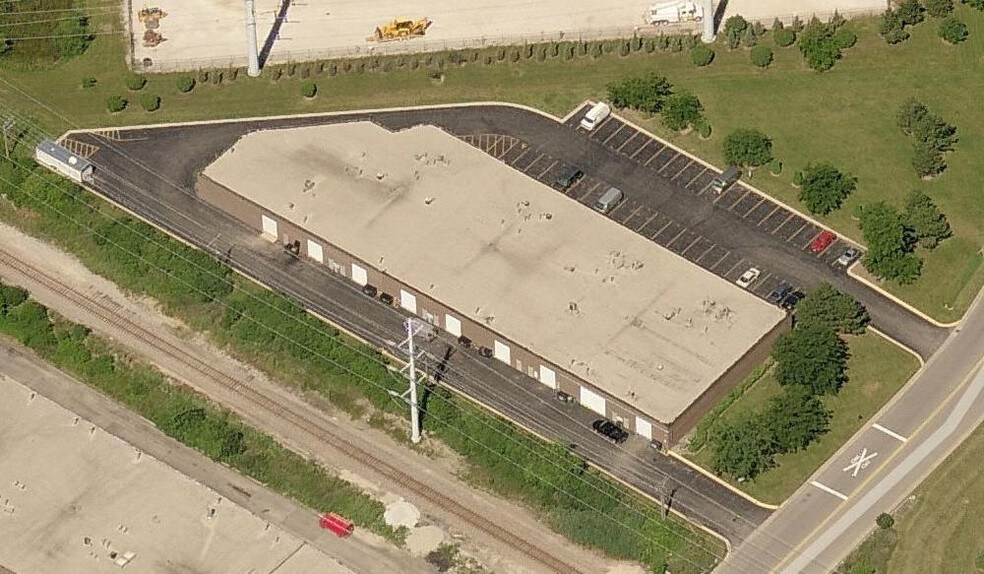 More Photos Of 805-815 Oakwood Rd, Lake Zurich Warehouse For Sale