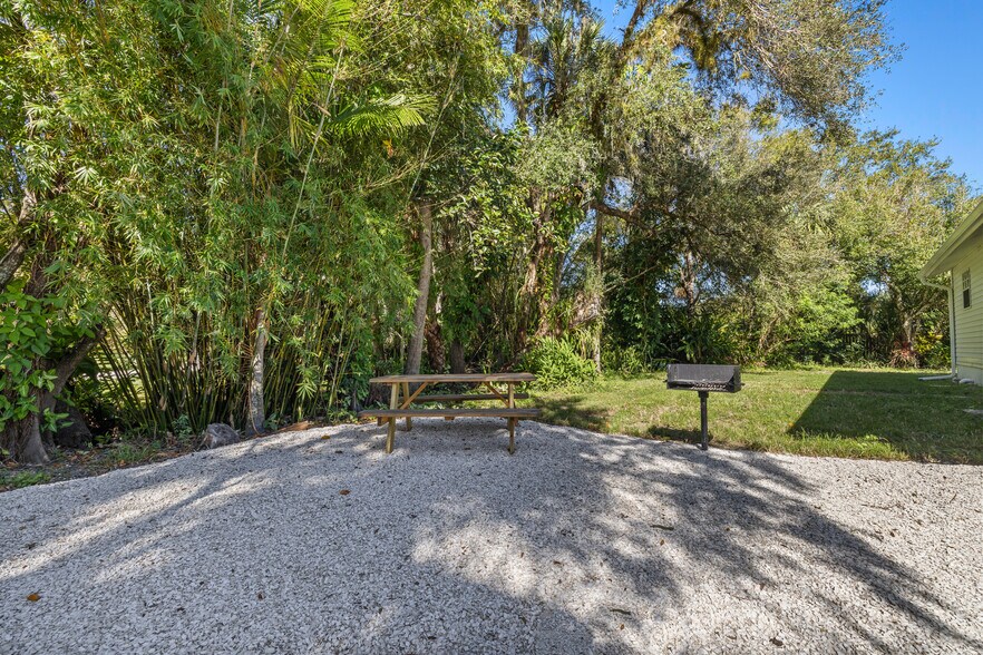 More Photos Of 17790 Caloosa Rd, Alva Apartments For Sale