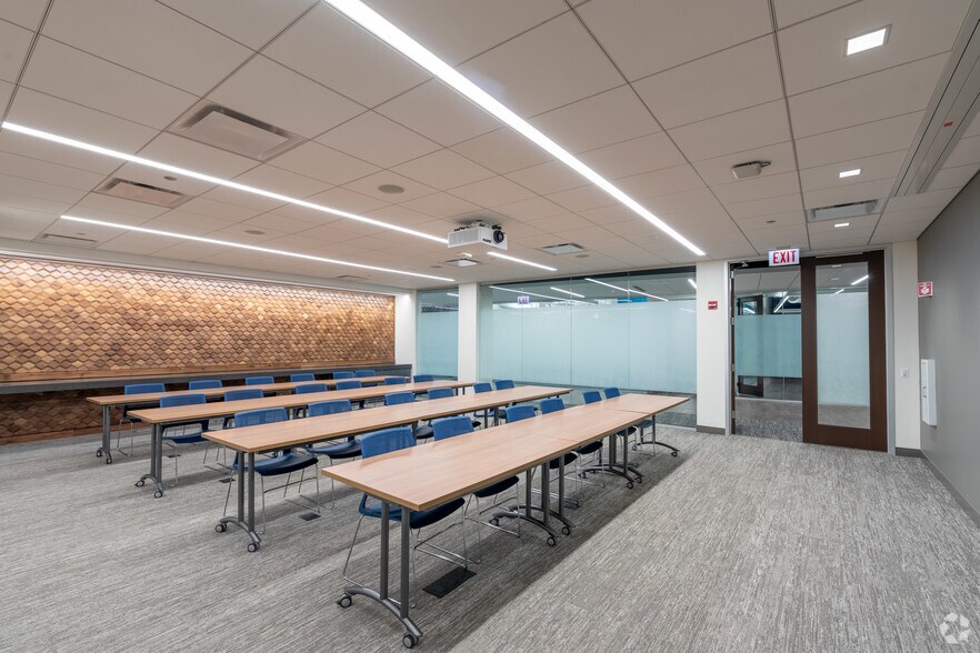More Photos Of 8550 W Bryn Mawr Ave, Chicago Office For Lease