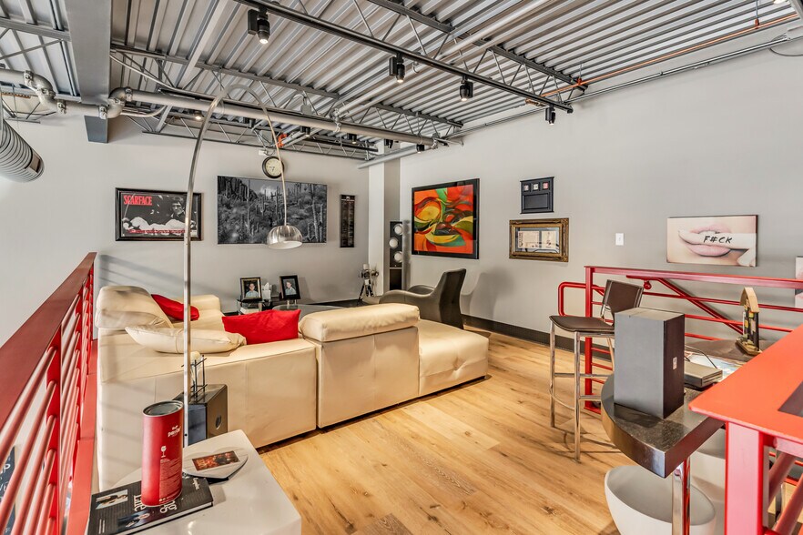 More Photos Of 15032 N 74th St, Scottsdale Showroom For Sale