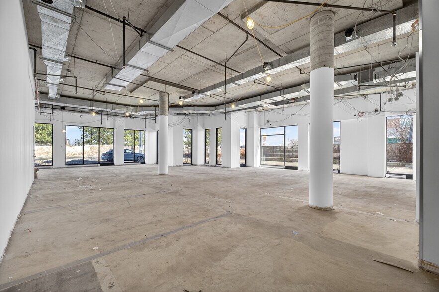 More Photos Of 455 Boul Fénelon, Dorval Medical For Lease