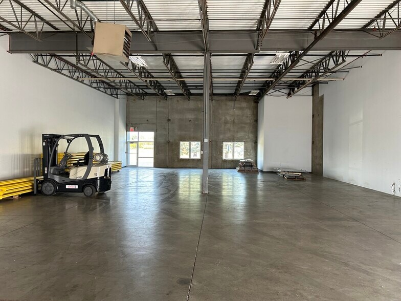 More Photos Of 720 N Heartland Dr, Sugar Grove Warehouse For Lease