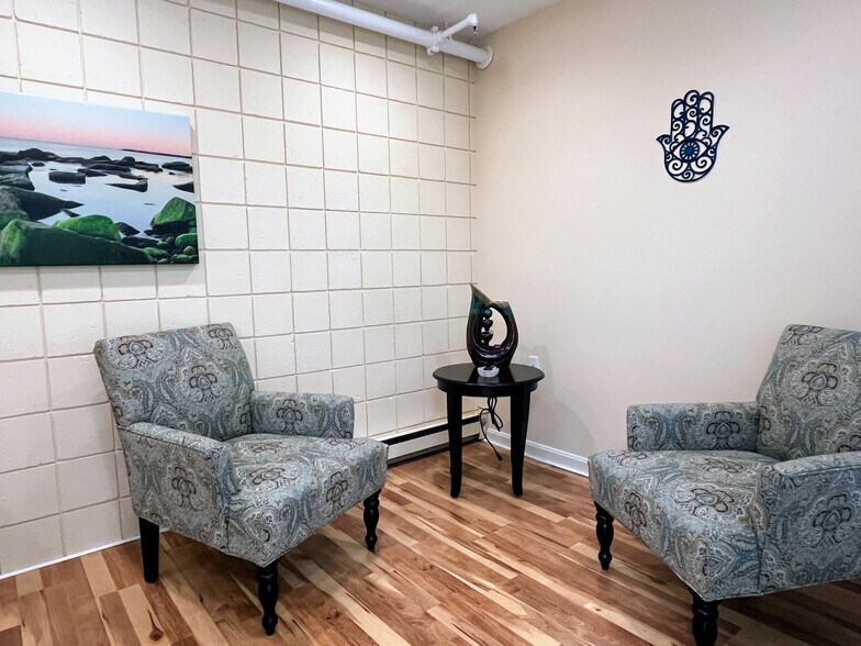 More Photos Of 24 Salt Pond Rd, Wakefield Medical For Lease