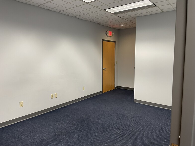 More Photos Of 1735 Central Ave, Albany Office For Sale