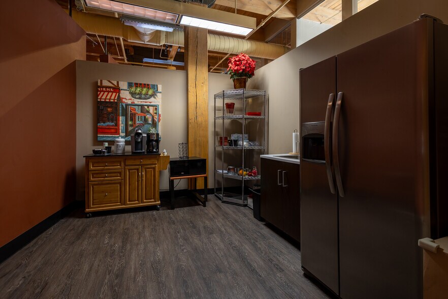 More Photos Of 214 S 8th St, Louisville Loft Creative Space For Lease