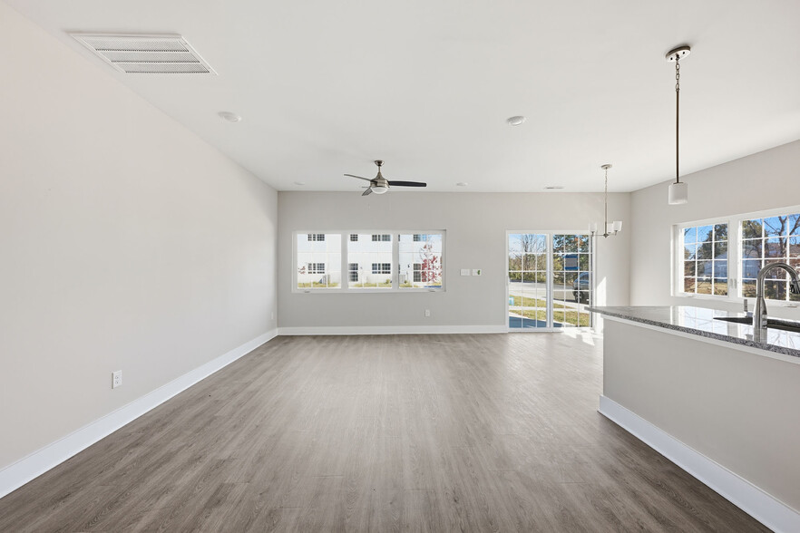 More Photos Of 13701 Erwin Rd, Charlotte Multifamily For Sale