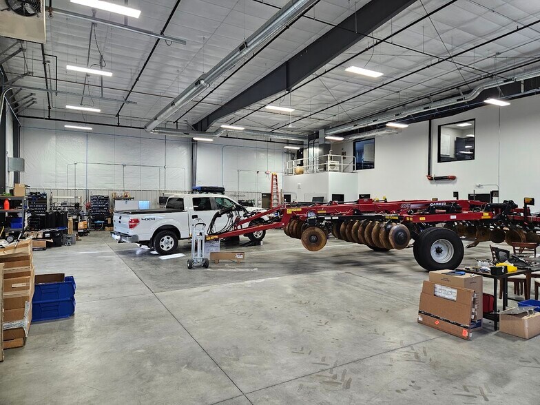 More Photos Of 1115 S Bell Ave, Ames Warehouse For Lease